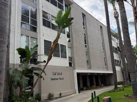 14144 Dickens St, Sherman Oaks, CA