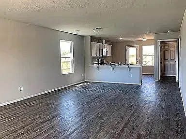 3 bed, 1125 sqft, $1,550 — Photo 2