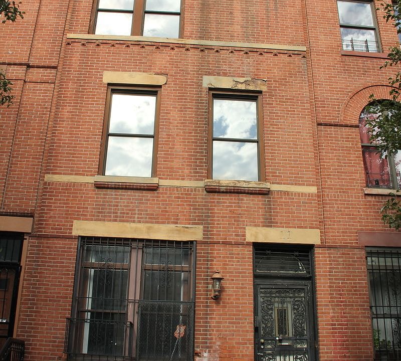 2nd image of 13 E 129th St