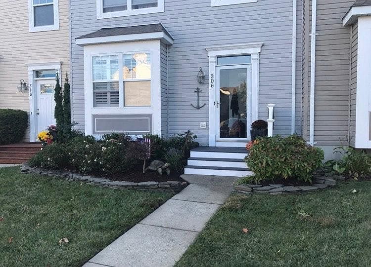 1st image of 306 Creekside Commons Ct