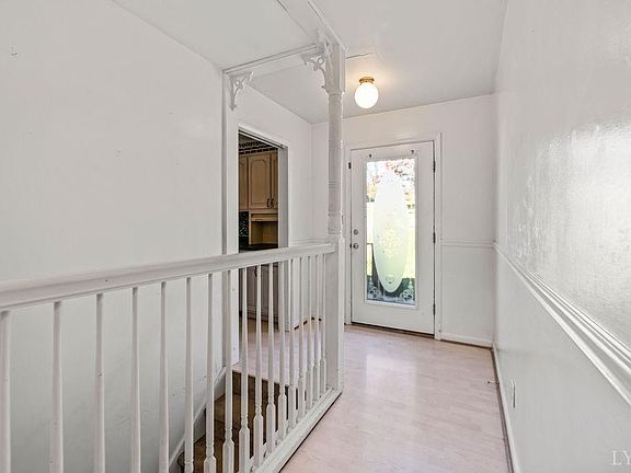 3rd image of 1402 Nelson Dr