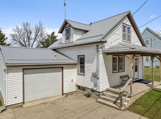 22 3rd Ave SE, Waukon, IA 52172