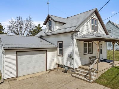 22 3rd Ave SE, Waukon, IA, 52172