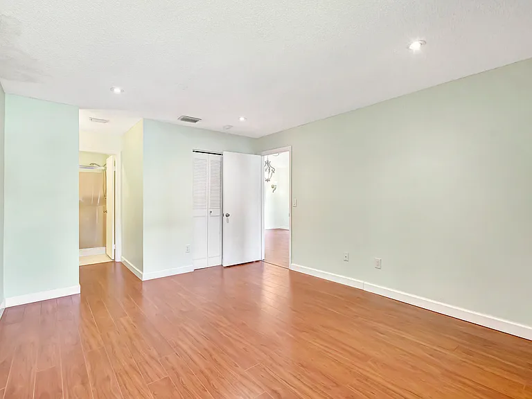 351 Club Cir #207 — Photo 10