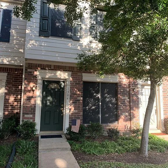 2910 Grants Lake Blvd #1304 — Photo 2