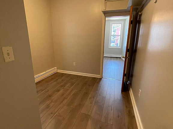 3rd image of 88 Clendenny Ave #1R