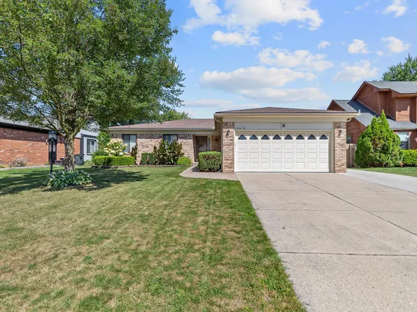 26161 Birchcrest Dr, Chesterfield, MI 48051