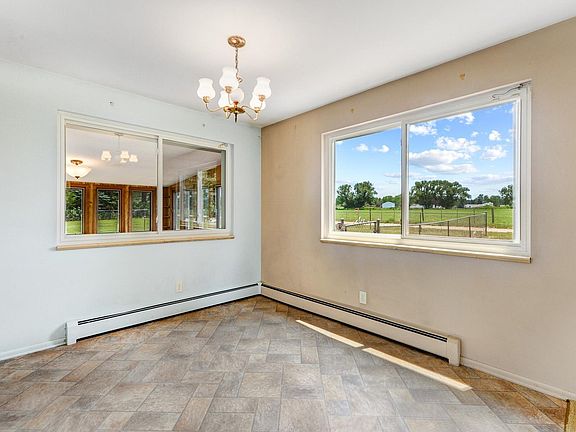 5th image of 518 Clover Ln