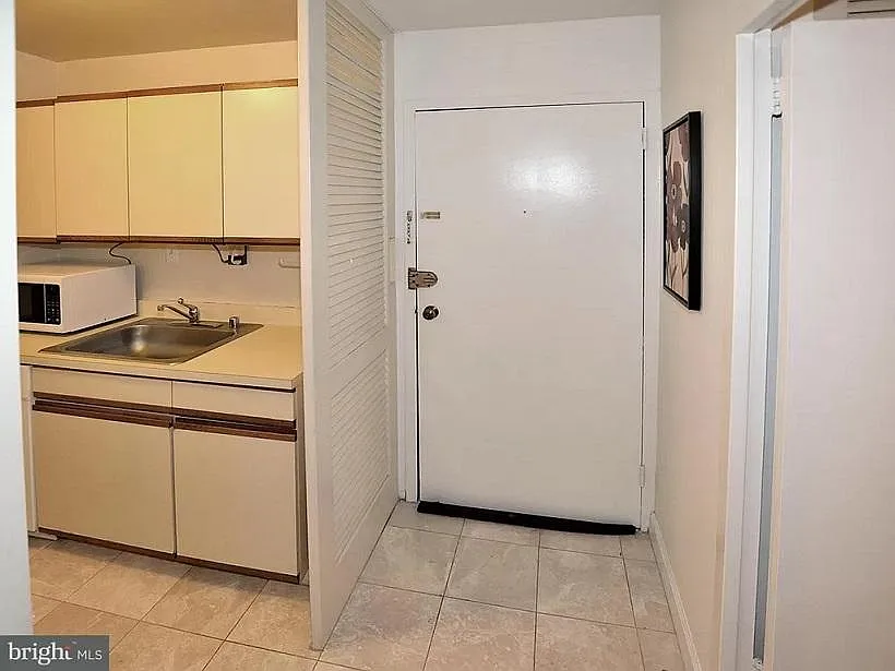 Studio, 505 sqft, $2,300 — Photo 3