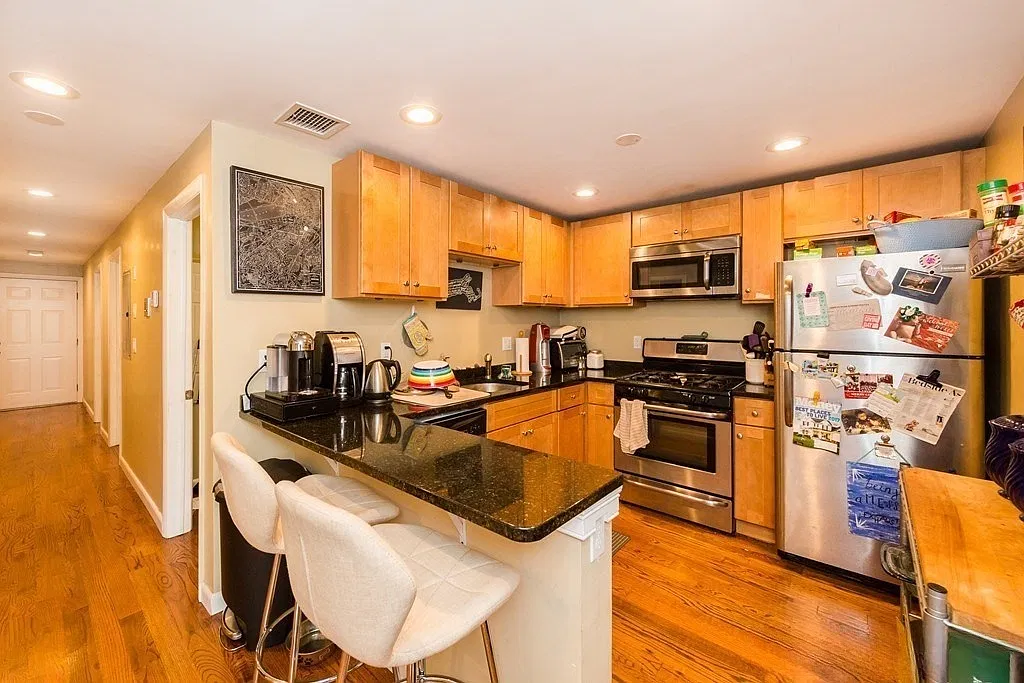 4 bed, 1200 sqft, $3,800 — Photo 1