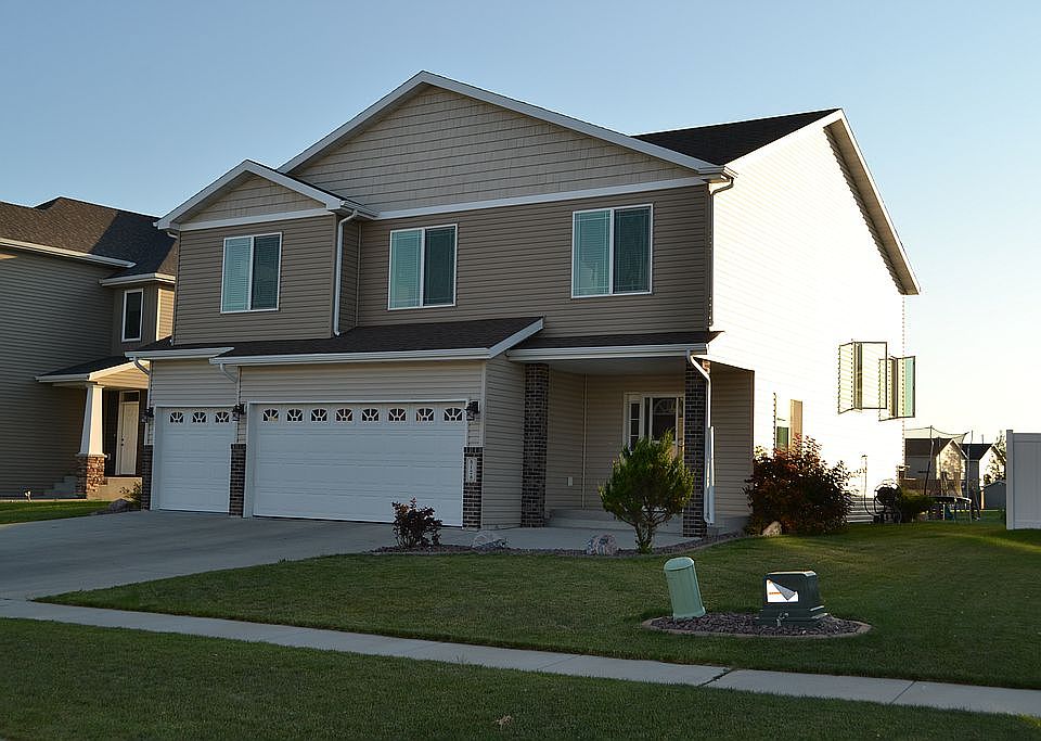 1st image of 3128 5th St E