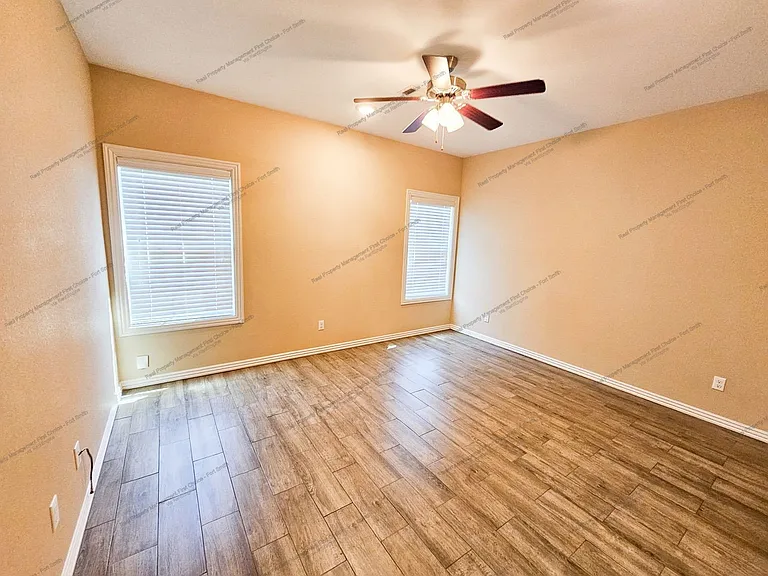 9907 Landry Dr — Photo 6