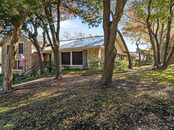 2nd image of 701 Forest Oaks Dr