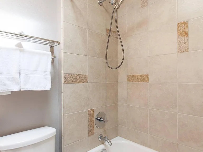 2626 W Argyle Pl — Photo 14