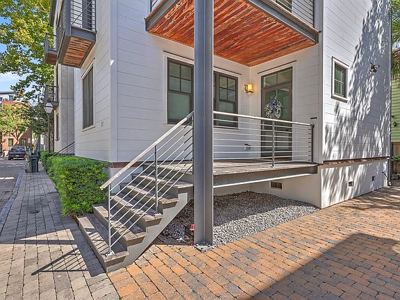4th image of 7 Brewster Ct