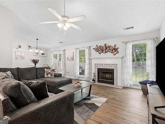 5th image of 2423 Cheyenne Ln
