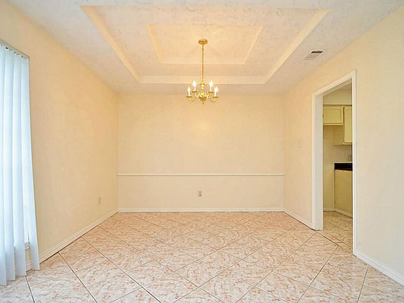 5th image of 11814 Meadowdale Dr