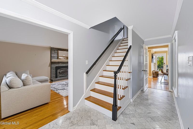 3rd image of 1092 Merlin Drive