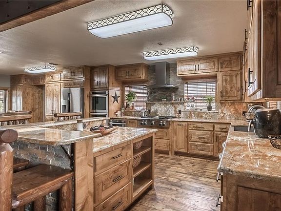 3rd image of 270 Clover Dr