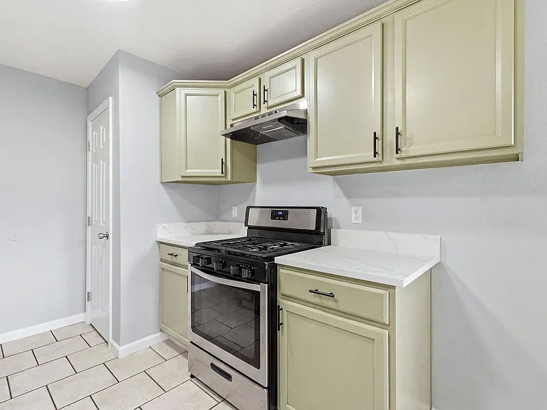 203 Green Acres St — Photo 6
