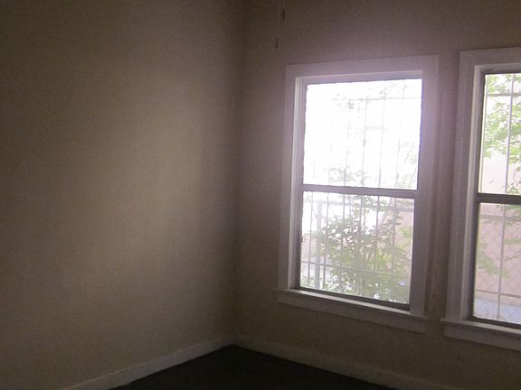3rd image of 2651 S Manhattan Pl APT 102