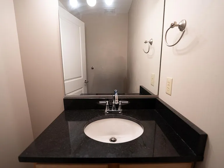 125 W. Saratoga St — Photo 12