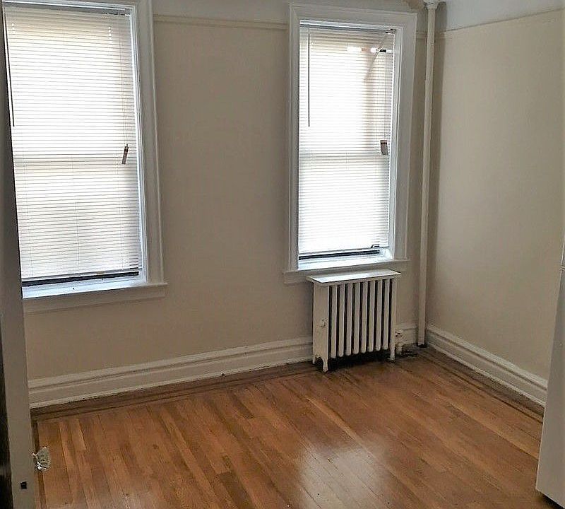 2nd image of 2561 43rd St APT 3B