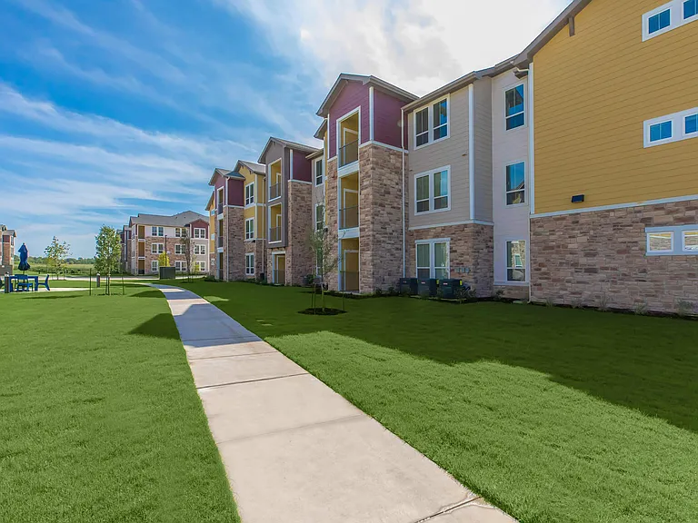 McKinney Falls Apartments — Photo 14