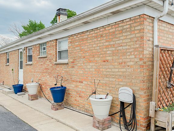 3rd image of 7848 Meade Ave