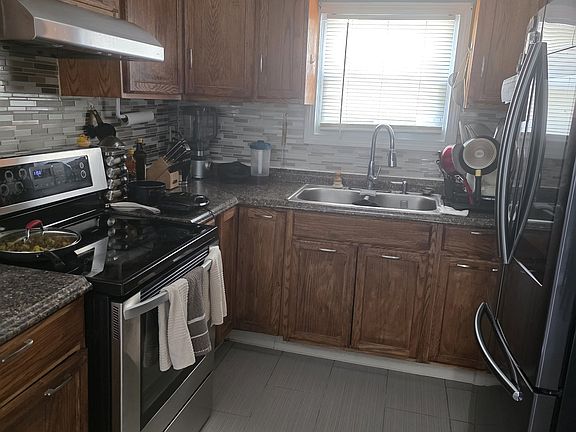 4th image of 139 Hickory Street