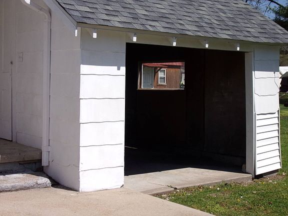 3rd image of 112 N Jacksonville St