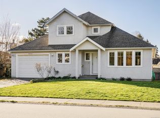 9524 Greenglade Rd, Sidney, BC V8L3T7