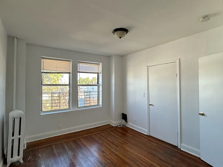 201 Claremont Ave #10 — Photo 10