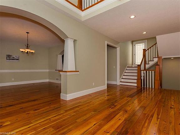 4th image of 303 S Braeside Ct