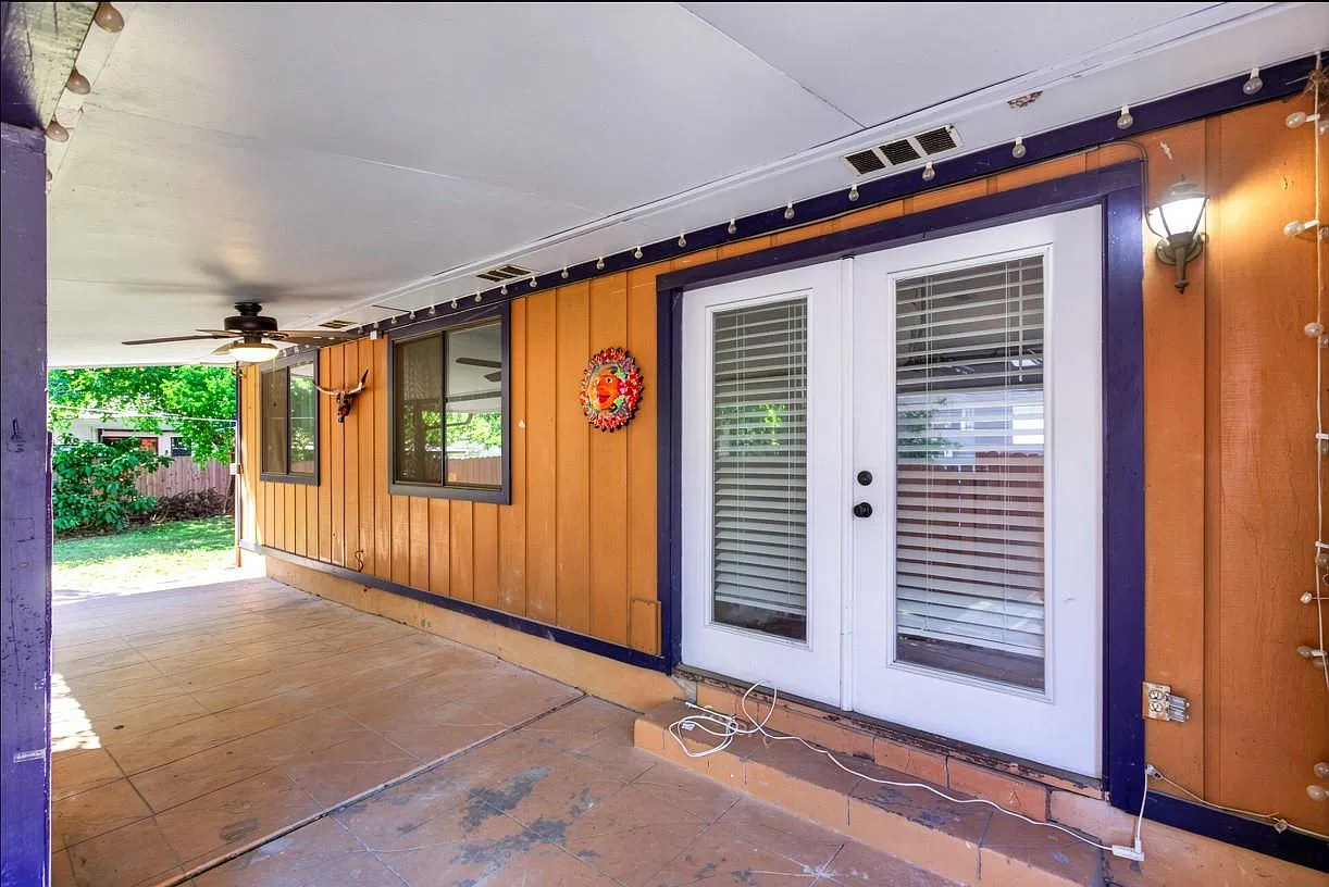 3 bed, 2.0 bath, 1812 sqft, $2,200 — Photo 1
