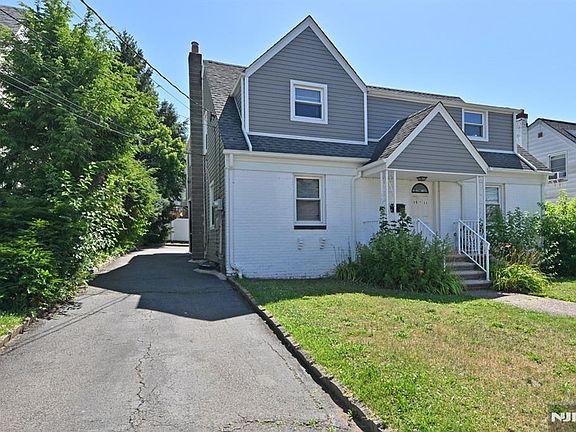 2nd image of 15-11 Parmelee Ave