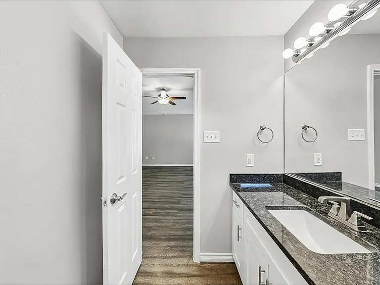 13211 Ambrosa Dr — Photo 8