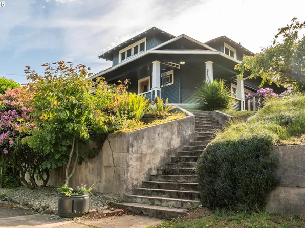 619 S 11th St, Coos Bay, OR 97420