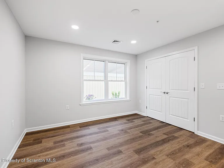 25-36 Zackery Way — Photo 16
