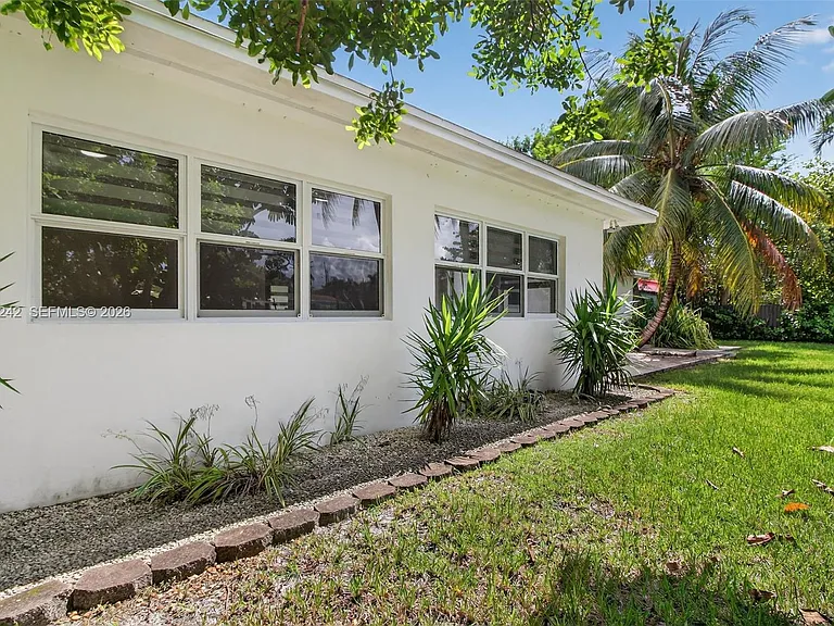 6090 SW 63rd Ave — Photo 39