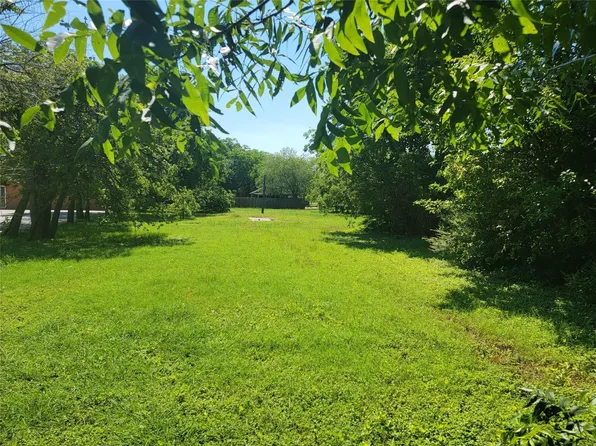 902 N Britain Rd, Irving, TX 75061