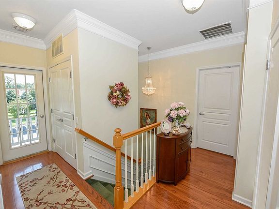 2nd image of 174 Southampton Dr