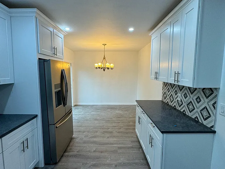 323 N Main St — Photo 4