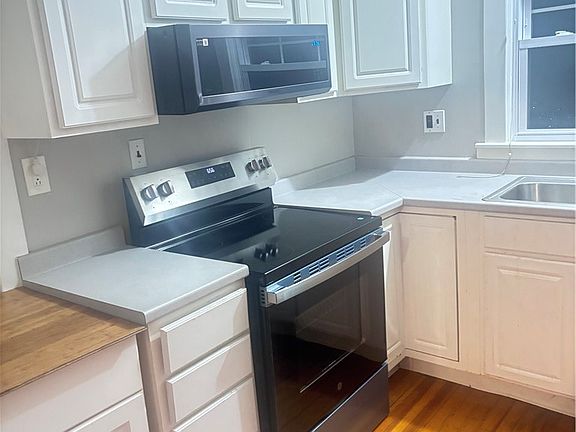 5th image of 45 Cedar St