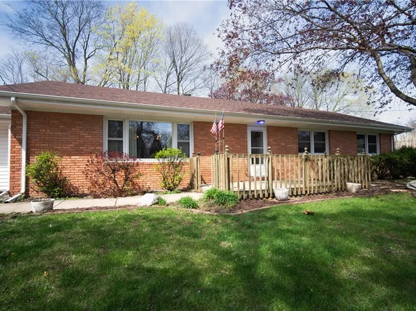 110 Mapleleaf Dr, Oakwood, IL 61817