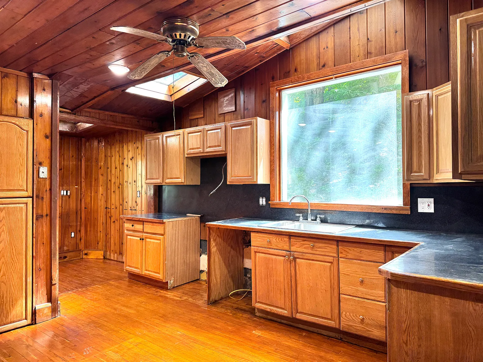 6 bed, 3400 sqft, $9,000 — Photo 4