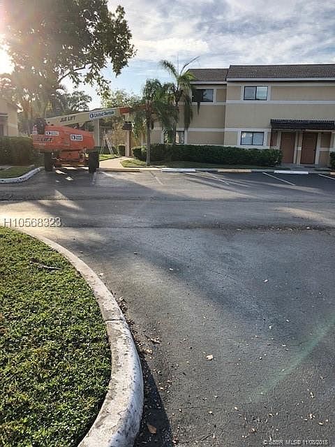 1st image of 310 Palm Cir E