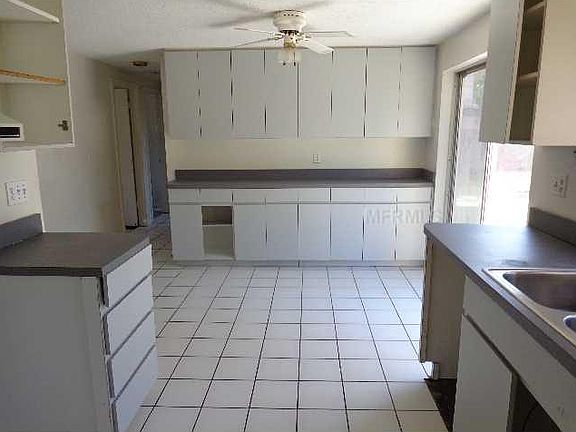 5th image of 7924 Woodvale Cir