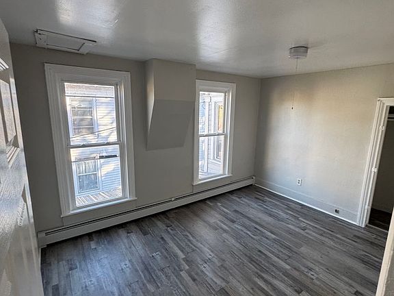 4th image of 315 W Broadway Unit 3