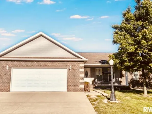 203 Breeze Dr, Carterville, IL 62918